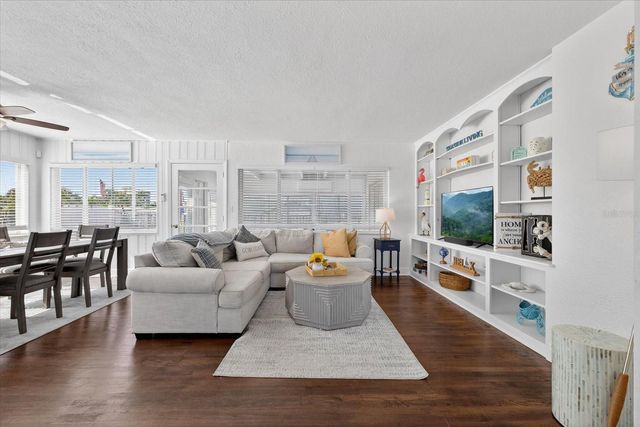 292 42ND AVENUE, St Pete Beach, FL 33706