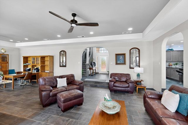 9154 Oakland Avenue NE, Albuquerque, NM 87122