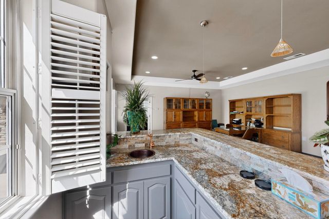 9154 Oakland Avenue NE, Albuquerque, NM 87122