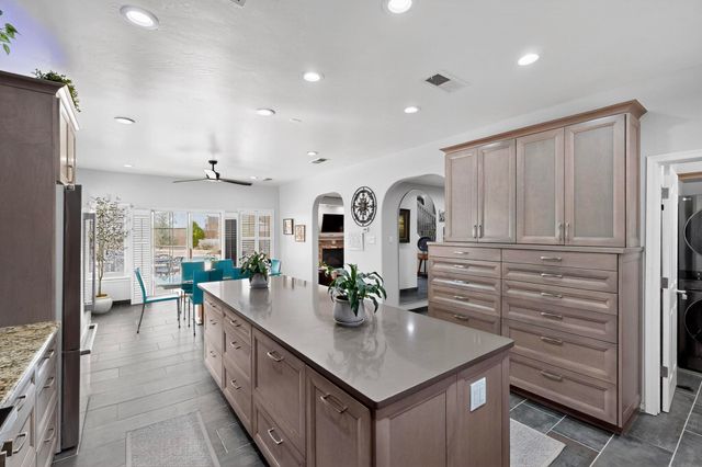 9154 Oakland Avenue NE, Albuquerque, NM 87122