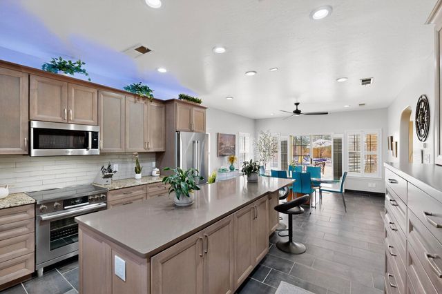 9154 Oakland Avenue NE, Albuquerque, NM 87122