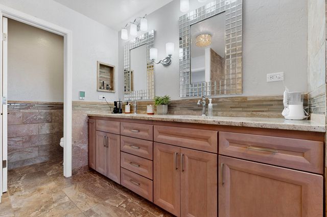 9154 Oakland Avenue NE, Albuquerque, NM 87122