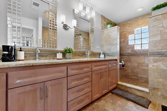 9154 Oakland Avenue NE, Albuquerque, NM 87122