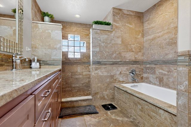 9154 Oakland Avenue NE, Albuquerque, NM 87122