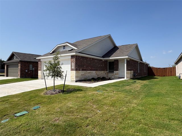 2260 Neyland Drive, Ennis, TX 75119