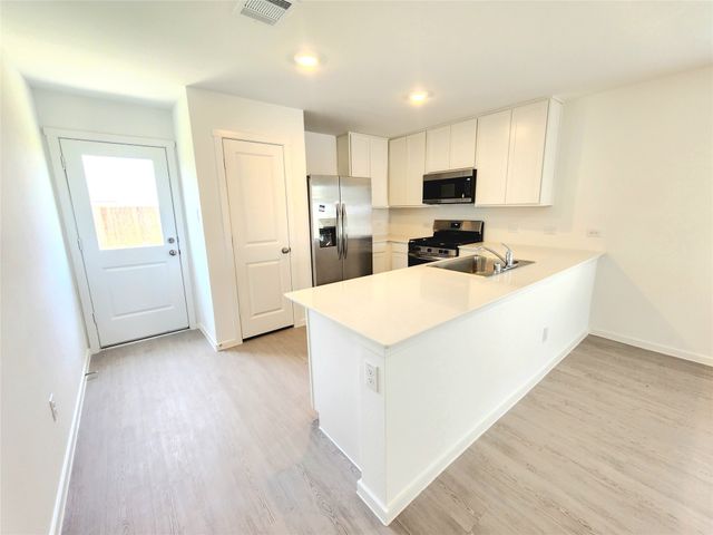 2260 Neyland Drive, Ennis, TX 75119