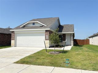 2260 Neyland Drive, Ennis, TX 75119
