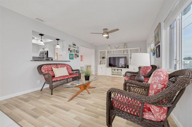 9705 MAINLANDS BOULEVARD W, Pinellas Park, FL 33782