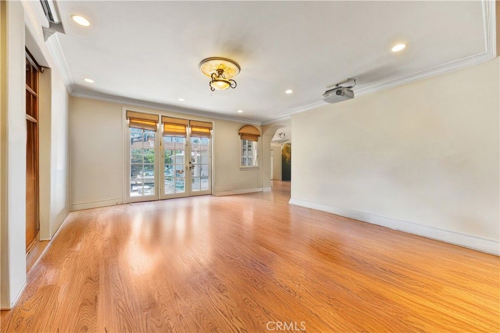Image 13 of property listing at 2280 S Oak Knoll Avenue, San Marino, CA 91108