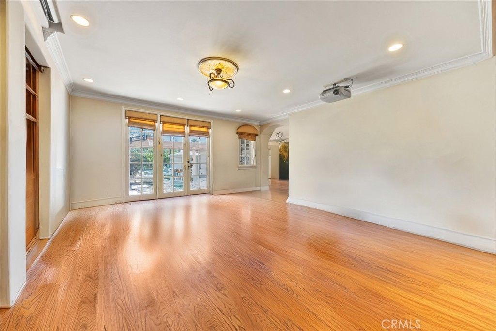 Image 15 of property listing at 2280 S Oak Knoll Avenue, San Marino, CA 91108