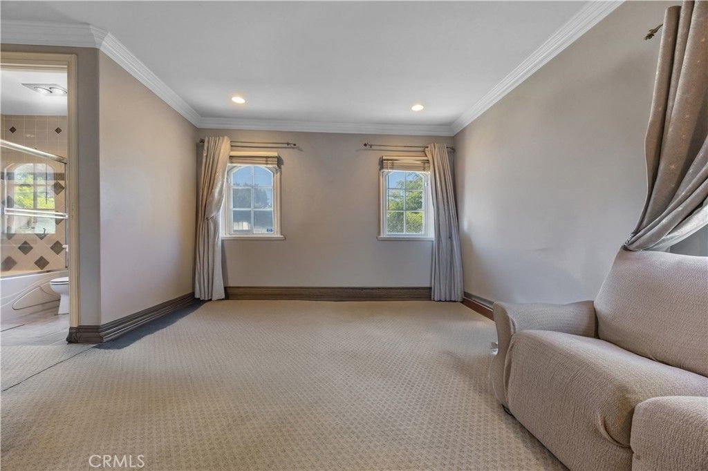 Image 18 of property listing at 2280 S Oak Knoll Avenue, San Marino, CA 91108