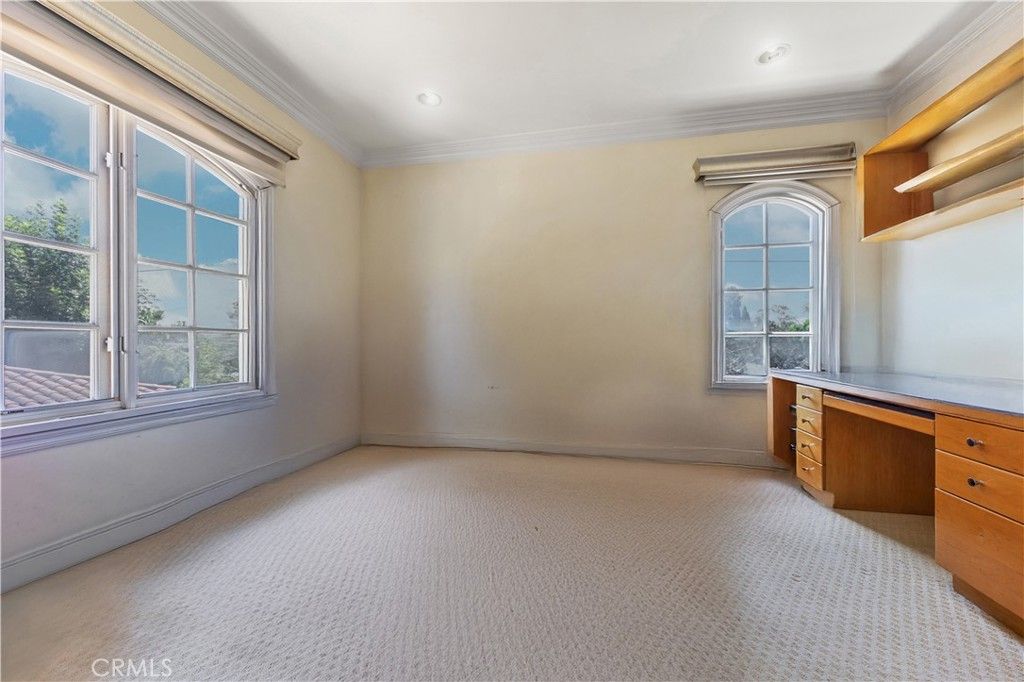Image 19 of property listing at 2280 S Oak Knoll Avenue, San Marino, CA 91108