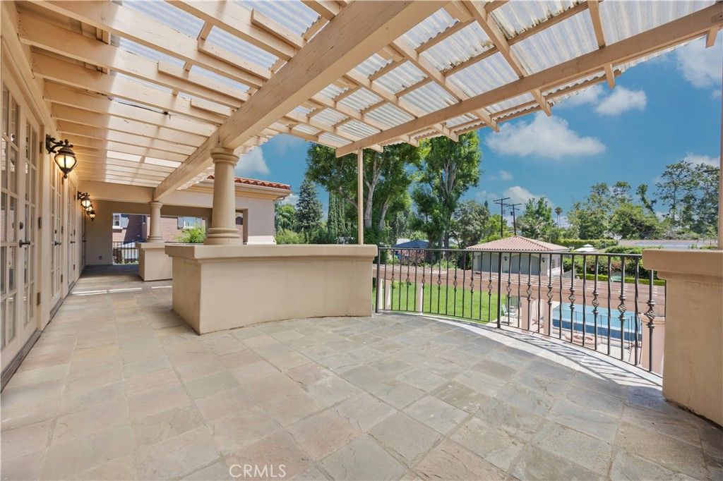 Image 21 of property listing at 2280 S Oak Knoll Avenue, San Marino, CA 91108