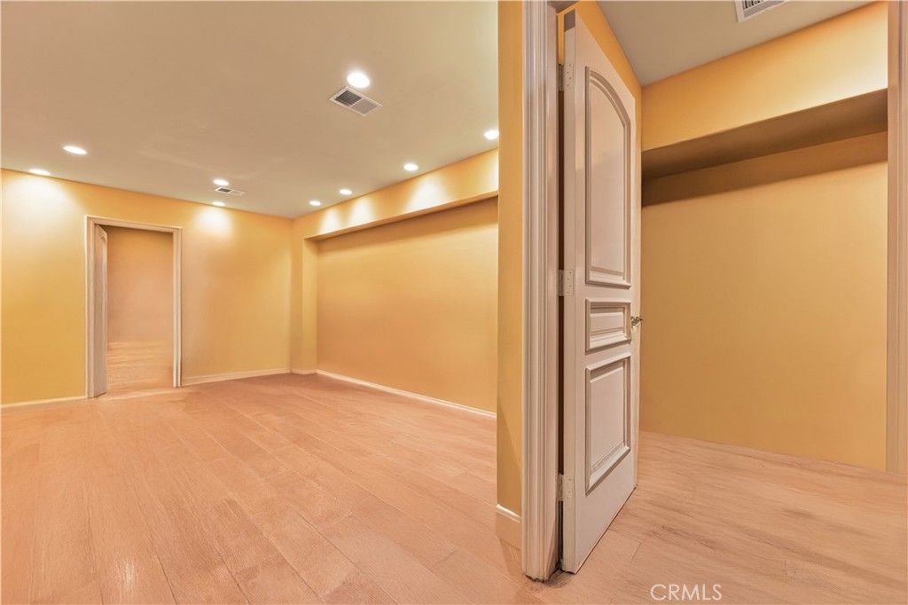 Image 25 of property listing at 2280 S Oak Knoll Avenue, San Marino, CA 91108