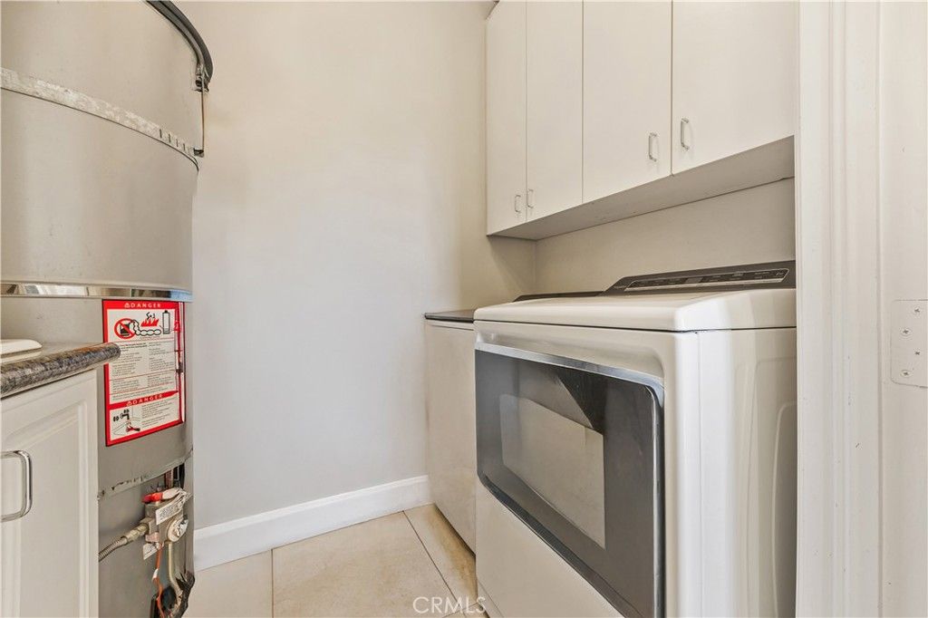 Image 27 of property listing at 2280 S Oak Knoll Avenue, San Marino, CA 91108
