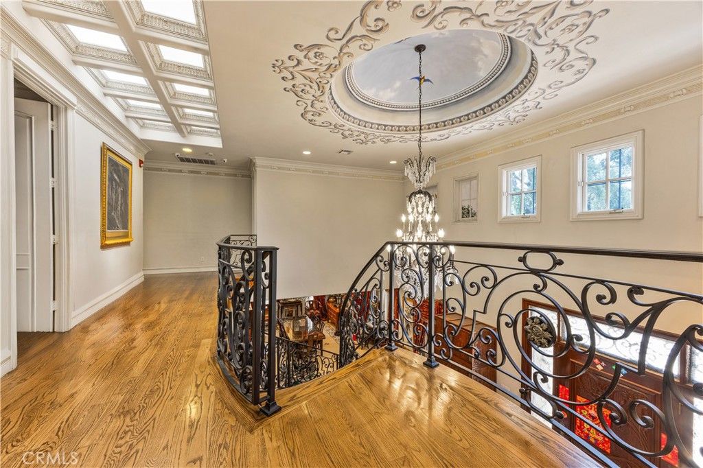 Image 28 of property listing at 2280 S Oak Knoll Avenue, San Marino, CA 91108
