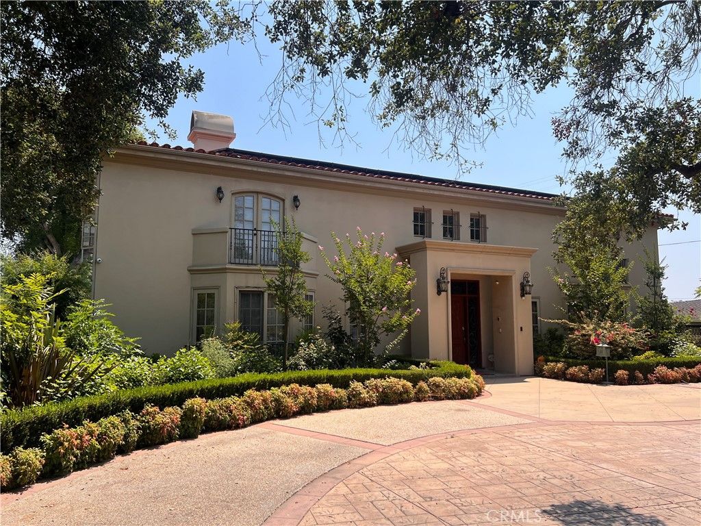 Image 3 of property listing at 2280 S Oak Knoll Avenue, San Marino, CA 91108