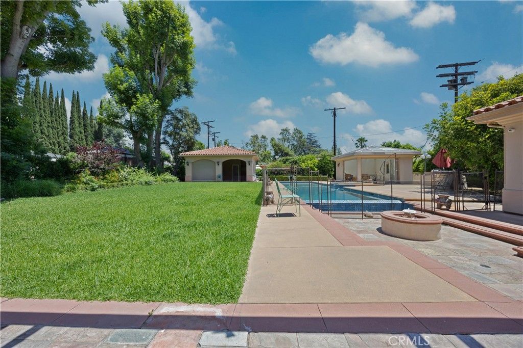 Image 32 of property listing at 2280 S Oak Knoll Avenue, San Marino, CA 91108