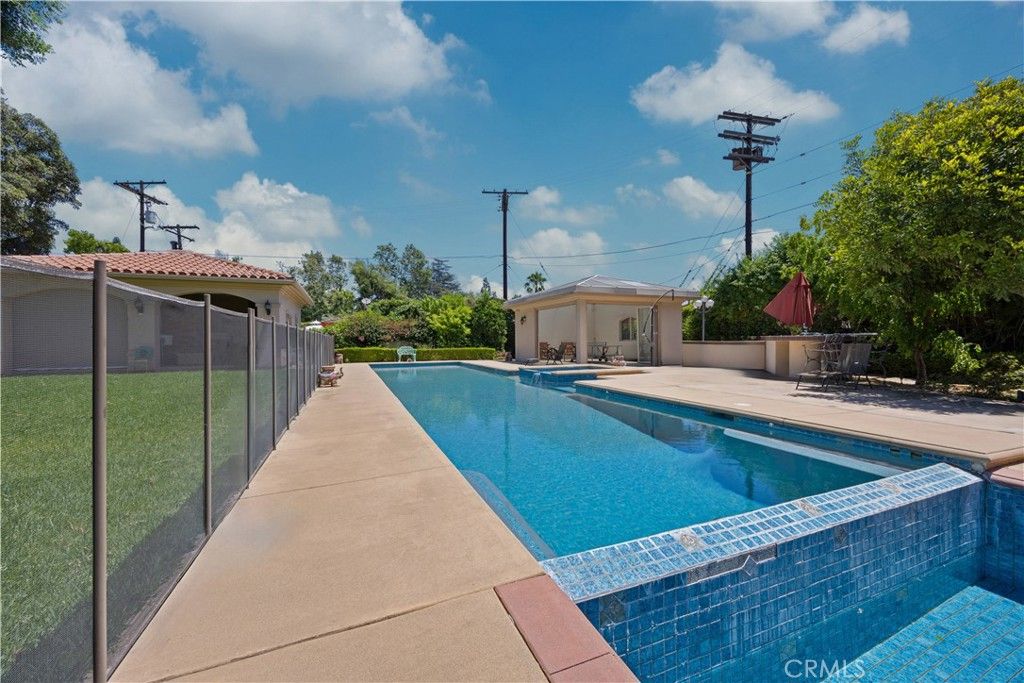 Image 33 of property listing at 2280 S Oak Knoll Avenue, San Marino, CA 91108