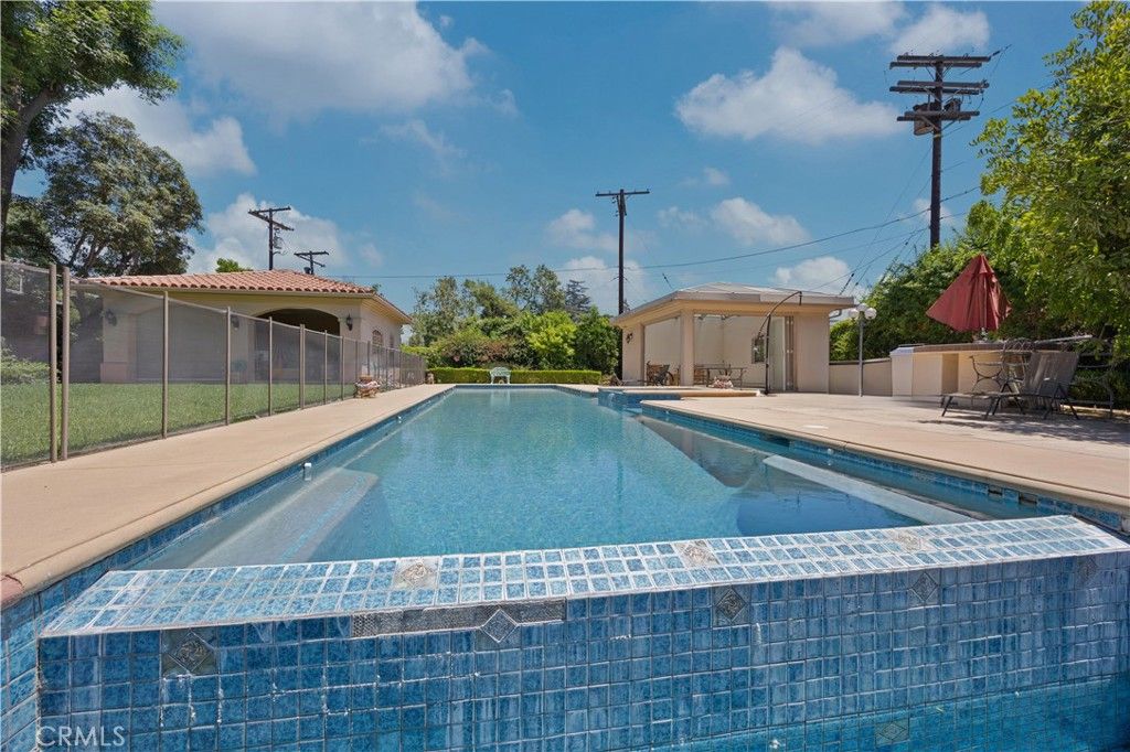 Image 34 of property listing at 2280 S Oak Knoll Avenue, San Marino, CA 91108