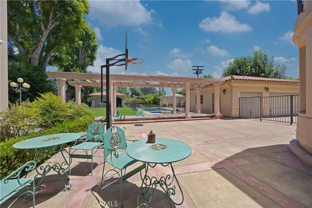 Image 35 of property listing at 2280 S Oak Knoll Avenue, San Marino, CA 91108