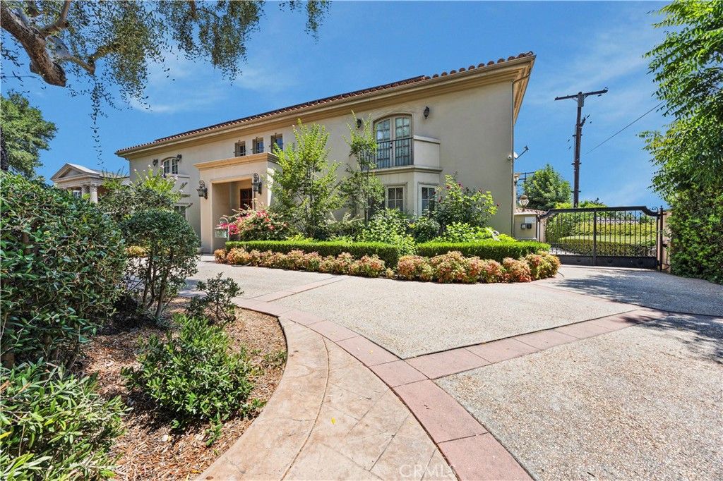 Image 36 of property listing at 2280 S Oak Knoll Avenue, San Marino, CA 91108