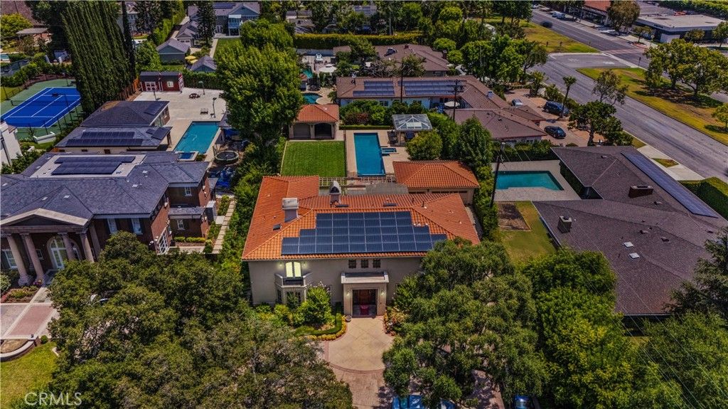 Image 38 of property listing at 2280 S Oak Knoll Avenue, San Marino, CA 91108