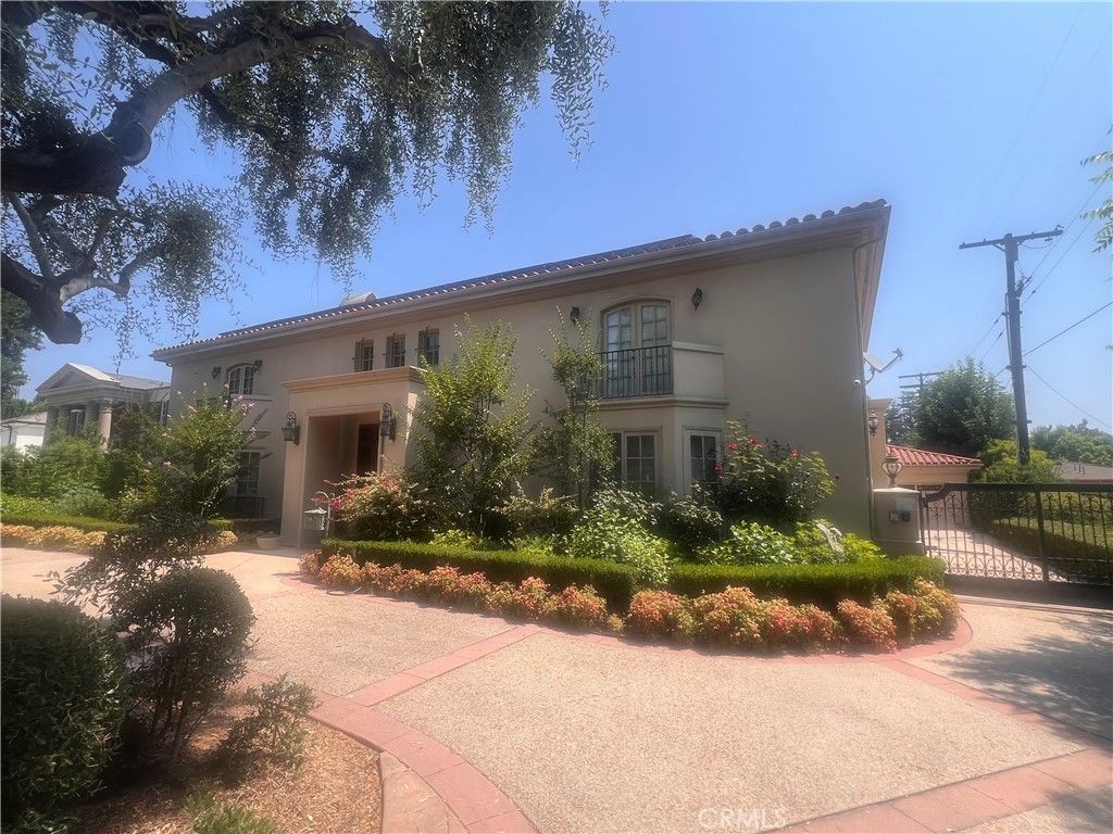 Image 4 of property listing at 2280 S Oak Knoll Avenue, San Marino, CA 91108