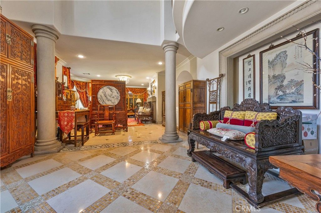 Image 5 of property listing at 2280 S Oak Knoll Avenue, San Marino, CA 91108