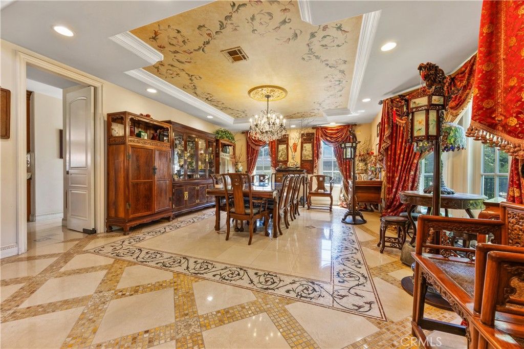 Image 6 of property listing at 2280 S Oak Knoll Avenue, San Marino, CA 91108