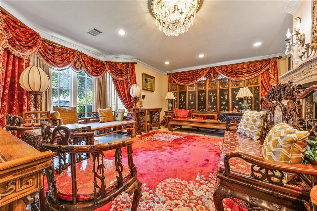 Image 7 of property listing at 2280 S Oak Knoll Avenue, San Marino, CA 91108