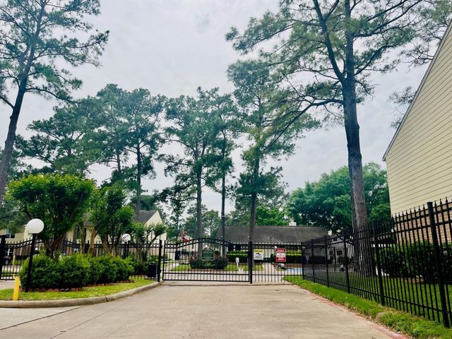 14515 Wunderlich Drive 703, Houston, TX 77069