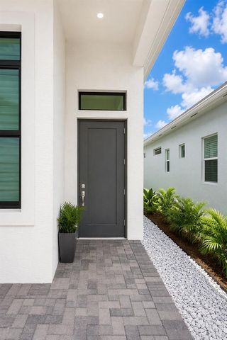 187 SE Via Sangro, Port St. Lucie, FL 34952