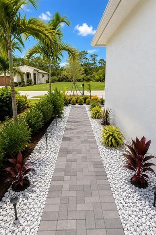 187 SE Via Sangro, Port St. Lucie, FL 34952