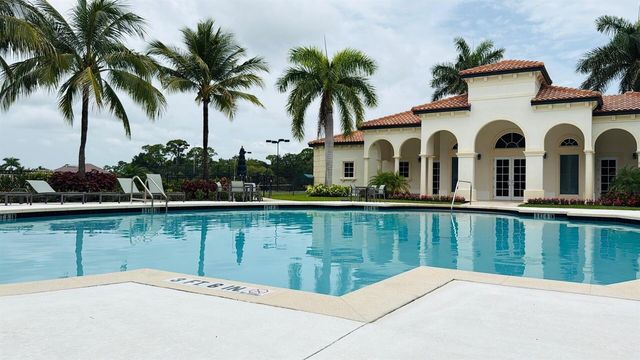 187 SE Via Sangro, Port St. Lucie, FL 34952