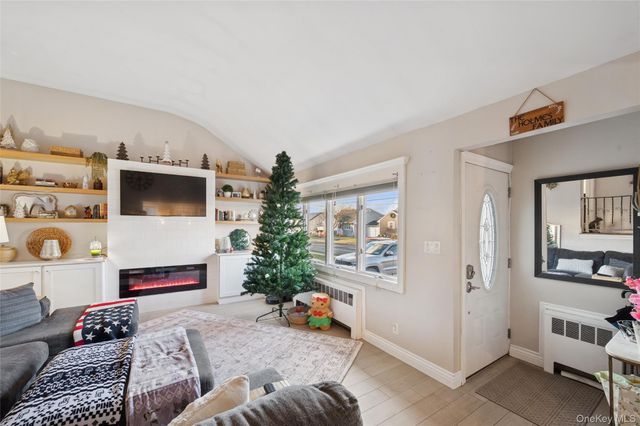 14 Blanchard Street, West Babylon, NY 11704