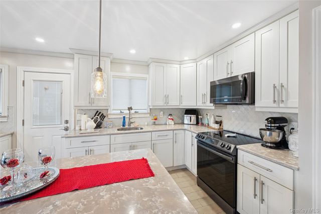 14 Blanchard Street, West Babylon, NY 11704