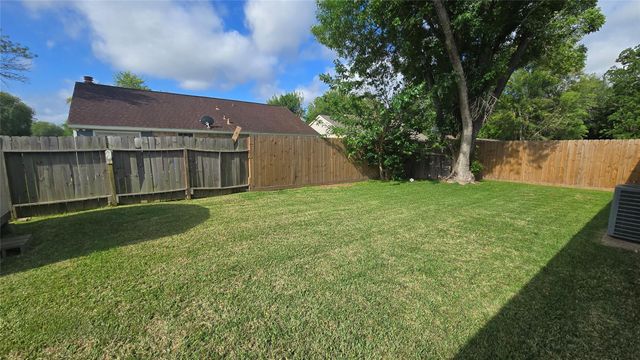 6934 Tara Drive, Richmond, TX 77469
