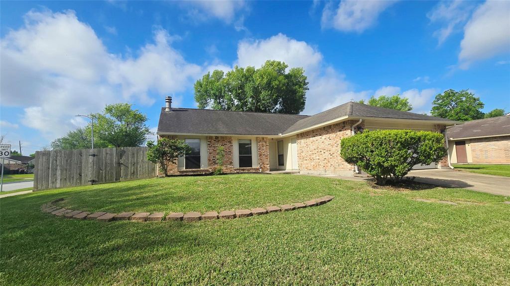 6934 Tara Drive, Richmond, TX 77469