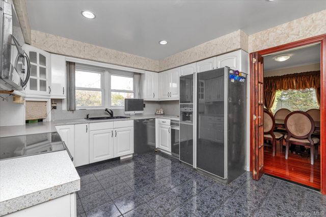 84 Horton Place, Syosset, NY 11791