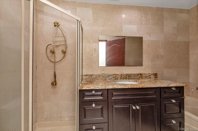 84 Horton Place, Syosset, NY 11791