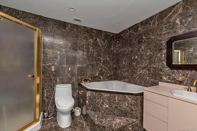 84 Horton Place, Syosset, NY 11791