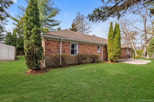 84 Horton Place, Syosset, NY 11791