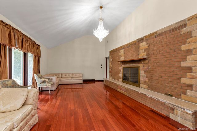 84 Horton Place, Syosset, NY 11791