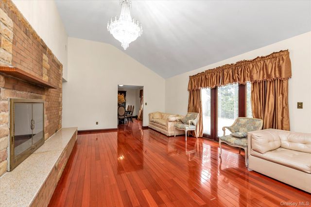 84 Horton Place, Syosset, NY 11791