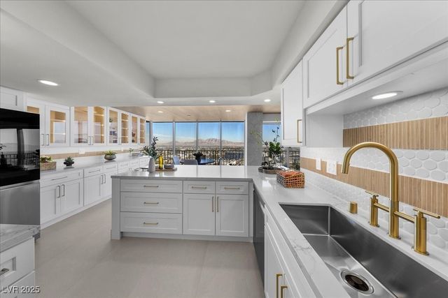 3111 Bel Air Drive 19D, Las Vegas, NV 89109