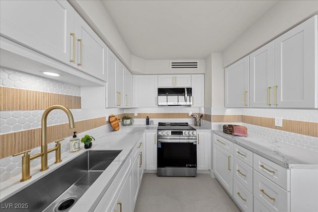 3111 Bel Air Drive 19D, Las Vegas, NV 89109