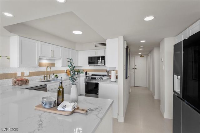 3111 Bel Air Drive 19D, Las Vegas, NV 89109