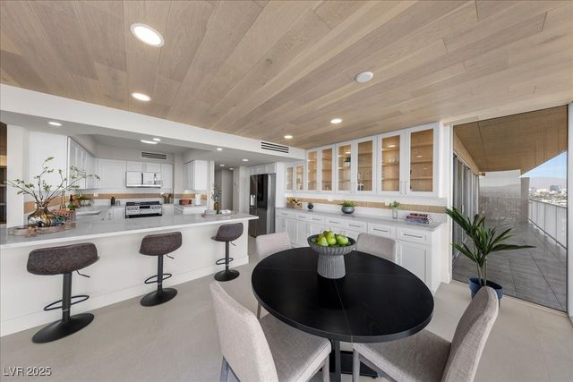 3111 Bel Air Drive 19D, Las Vegas, NV 89109