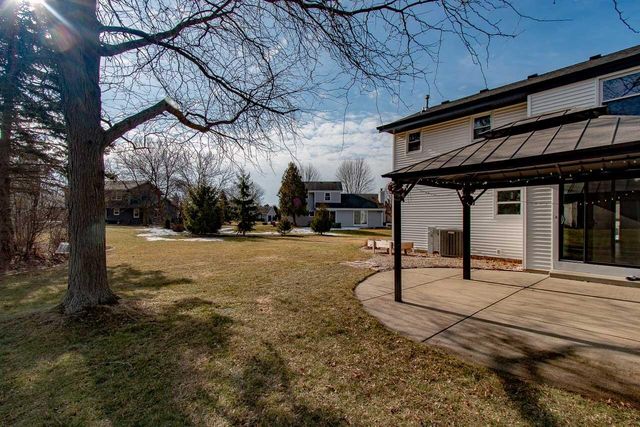 W161N10786 Creek TERRACE, Germantown, WI 53022